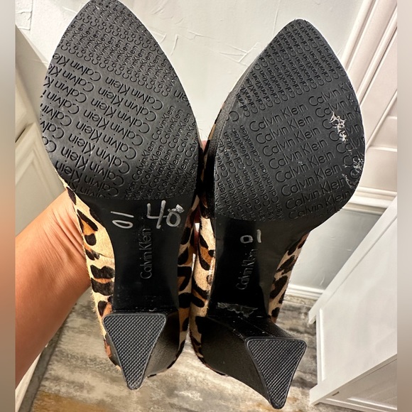 Calvin Klein leopard 🐆 platform heels - Picture 5 of 6